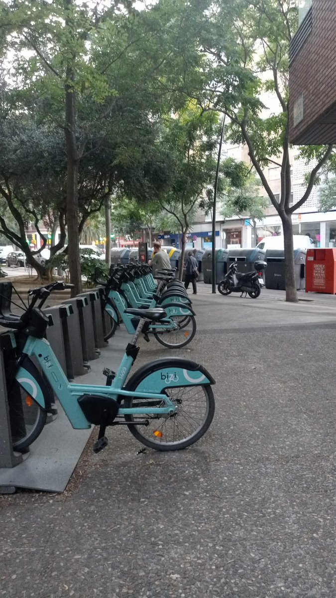 Colectivo Pedalea (@pedaleazaragoza) on Twitter photo Ahora que <a href="/AceraPeatonal/">AceraPeatonal</a> ha regresado, igual les puede comentar al <a href="/zaragoza_es/">AyuntamientoZaragoza</a> y a <a href="/Tatianagaudes/">Tatiana Gaudes</a> como era el tema de las aceras con las ubicaciones de las estaciones del <a href="/Bizi_Zaragoza/">Bizi Zaragoza</a>. Algunas difícilmente accesibles como la de dos de mayo o la del bulevar de Cesáreo Alierta Ahora que <a href="/AceraPeatonal/">AceraPeatonal</a> ha regresado, igual les puede comentar al <a href="/zaragoza_es/">AyuntamientoZaragoza</a> y a <a href="/Tatianagaudes/">Tatiana Gaudes</a> como era el tema de las aceras con las ubicaciones de las estaciones del <a href="/Bizi_Zaragoza/">Bizi Zaragoza</a>. Algunas difícilmente accesibles como la de dos de mayo o la del bulevar de Cesáreo Alierta