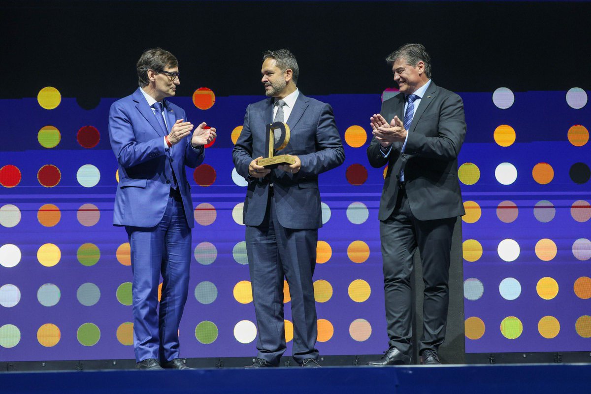 El teixit empresarial català és protagonista de la generació de prosperitat a Catalunya. Govern i empreses hem de treballar junts per fer que aquesta prosperitat sigui compartida territorialment i socialment. Enhorabona als guardonats i guardonades amb els #PremisPimec2025.