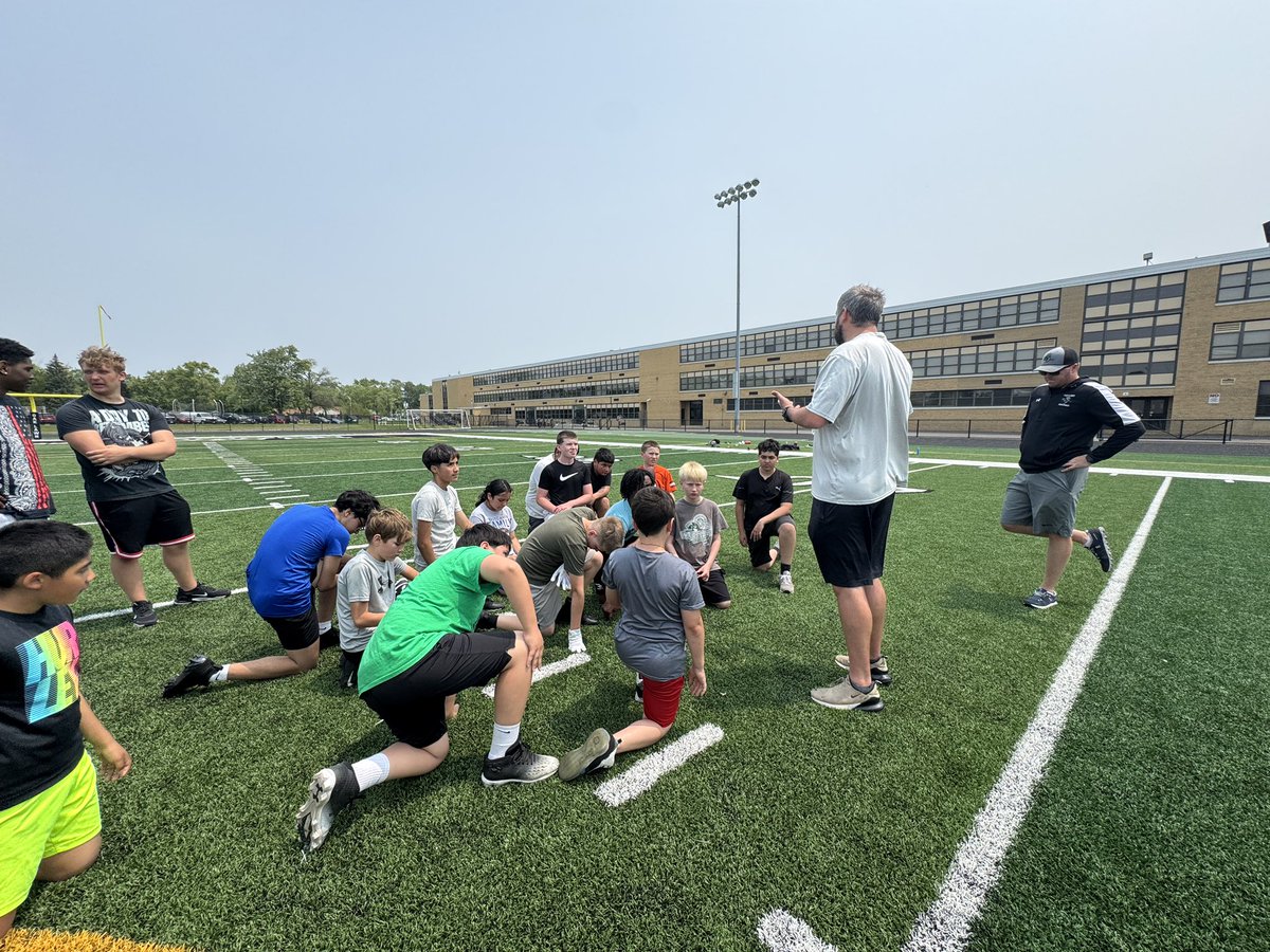 OLCHS_football's tweet image. Another youth camp in the books! Thank you to all of our campers for coming out and seeing the Spartan Way!! #olchspride #bleedgreen
