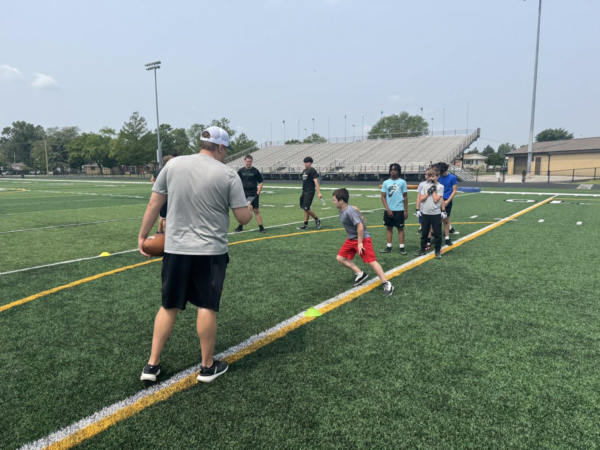OLCHS_football's tweet image. Another youth camp in the books! Thank you to all of our campers for coming out and seeing the Spartan Way!! #olchspride #bleedgreen
