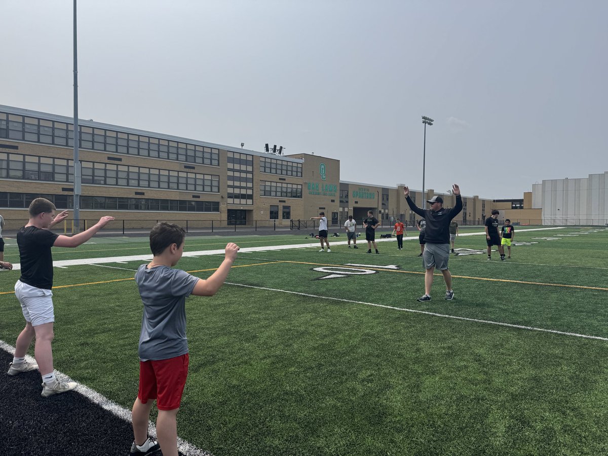 OLCHS_football's tweet image. Another youth camp in the books! Thank you to all of our campers for coming out and seeing the Spartan Way!! #olchspride #bleedgreen