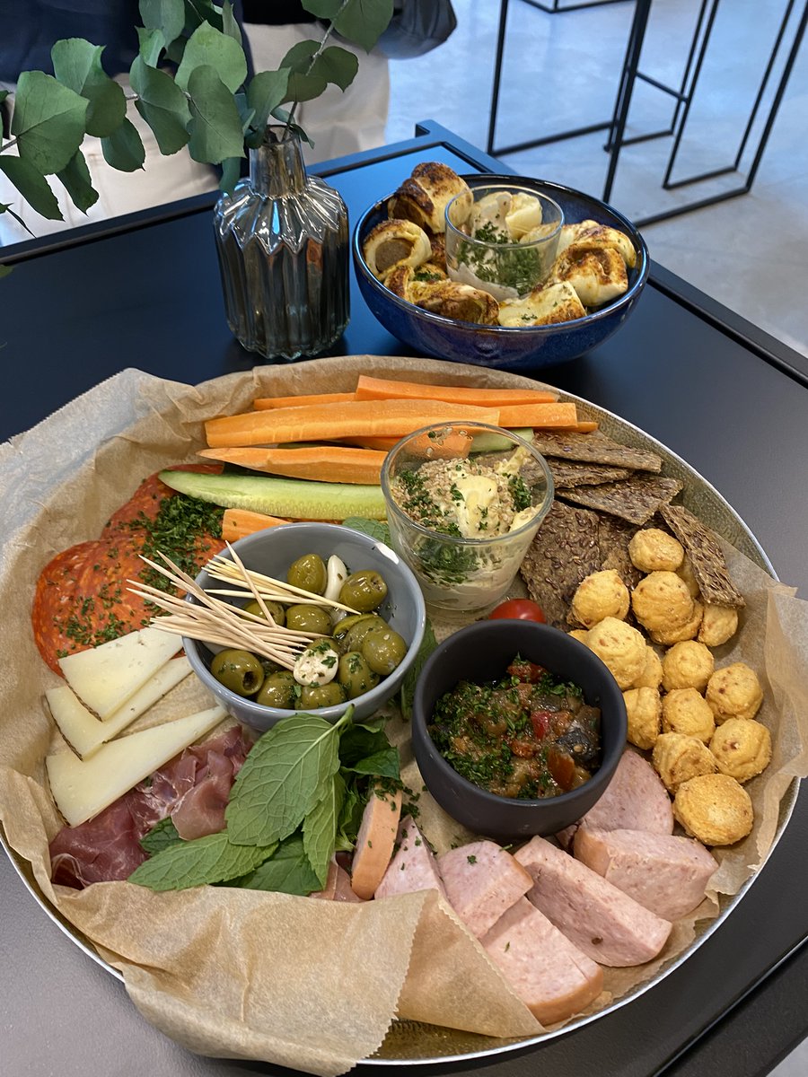 Op 11/06 vond een inspirerende sessie plaats over échte focus in een wereld vol afleidingen. Tijdens deze #FORWARDAcademy deelde Isabel De Clercq haar #Focusformule.

Met dank aan: #vandoosselaereadvocaten #customssupport #bdobelgium #vanbredamarine #sscconsolidation #kinay