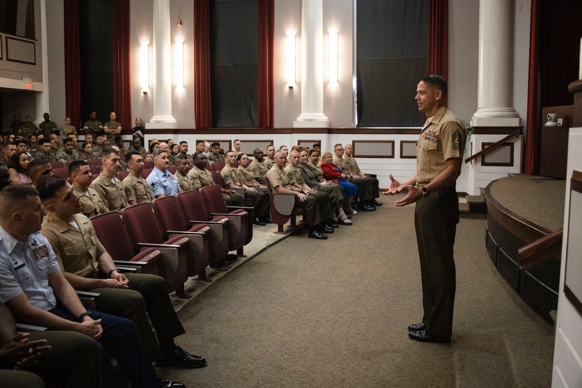 USMCSgtMaj's tweet image. I had the privilege of celebrating the first graduation of the new Staff Noncommissioned Officer Leadership School. The newly established SLS brings together the former Career and Advanced Schools, creating a more streamlined and impactful course for SNCOs.#Marines #Military #PME