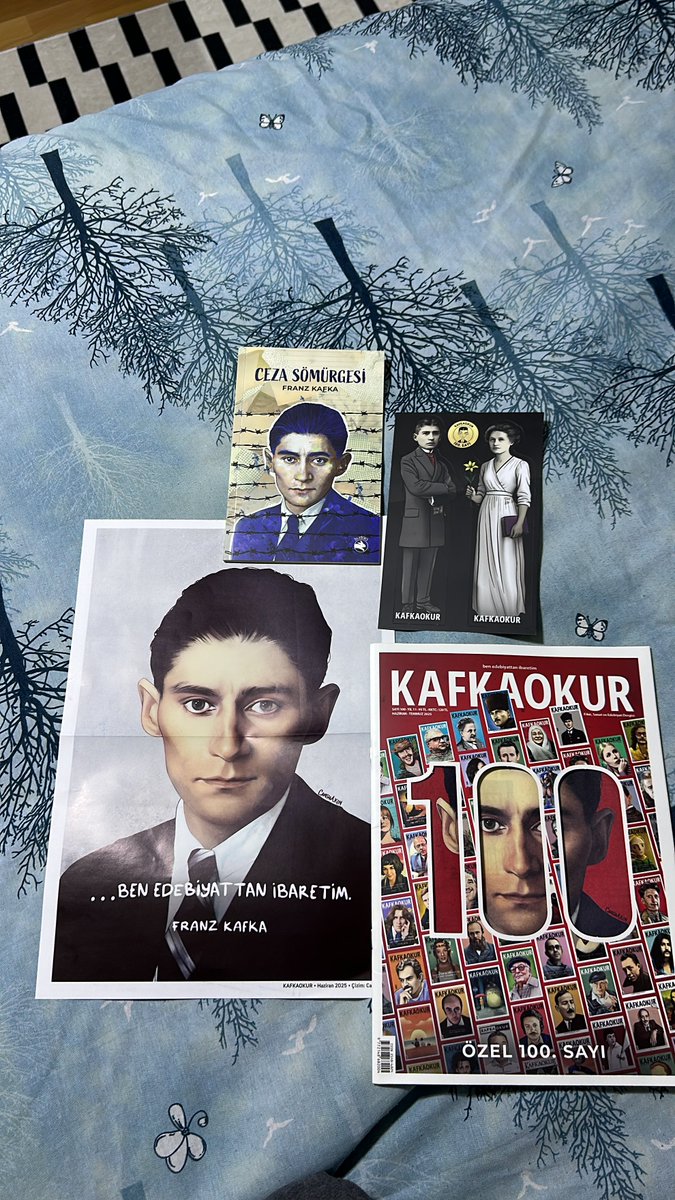 Sayfalarının hoş kokusunu koklaya koklaya seni okuyacağım. <a href="/kafkaokurdergi/">KAFKAOKUR</a>