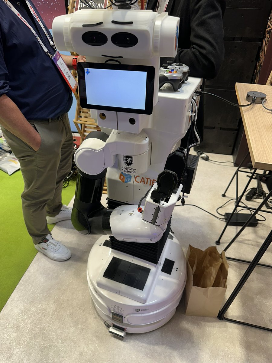 MilcentPedro's tweet image. Second day at @VivaTech was even busier than the first, spotted a @huggingface SO-100 and a @PALRobotics TIAGo in the crowd! 🤖