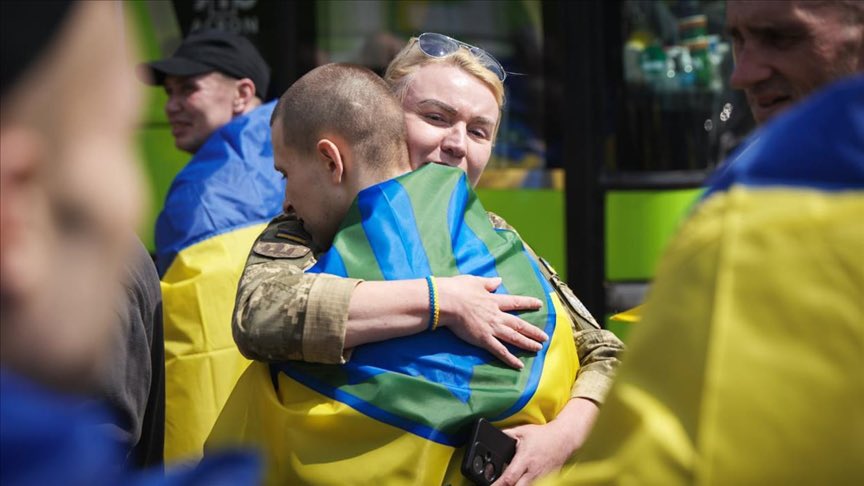 Türkiye'nin ev sahipliğinde, bu ay başında İstanbul'daki müzakerelerde varılan anlaşmalar gereği Rusya ile Ukrayna arasında ağır hasta ve yaralı esir askerlerin takası gerçekleştirildi.
