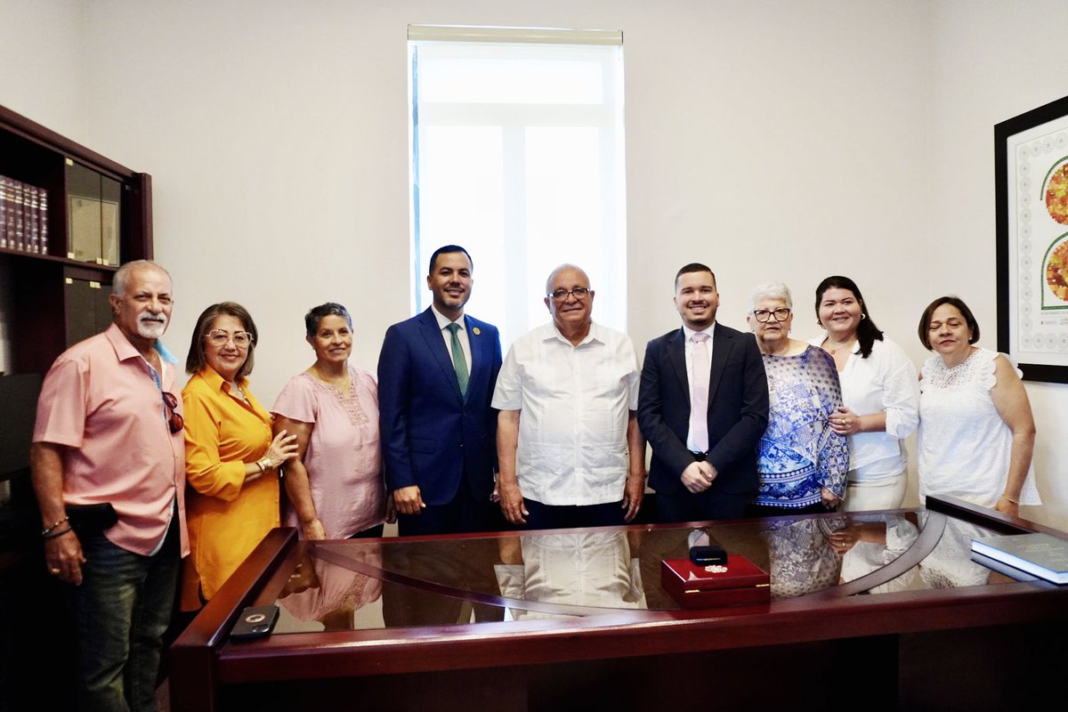 Hoy acompañé a mi compañero y amigo, el representante Axel "Chino" Roque, a rendir homenaje a un gran ser humano y ejemplo para todos: don Héctor Reyes Torres, del municipio de Corozal, reconocido como padre destacado.

Héctor representa el amor, el compromiso y el sacrificio que