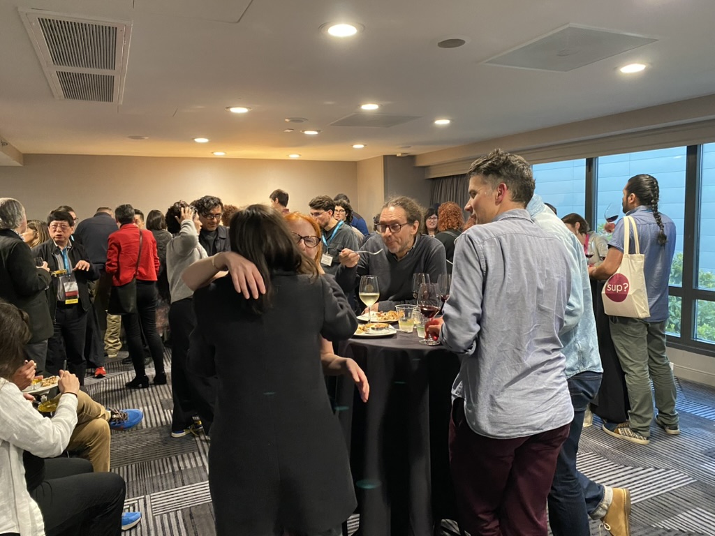 LASAPress's tweet image. Algunos momentos de LASA Press en #LASA2025:

📚 Book Fair
📘 Presentación del libro Provincias Uni-das de Laura Demaría
🥂 Cóctel de relanzamiento de LASA Press anteriormente LARC

¡Gracias por acompañarnos en esta nueva etapa!

#LASAPress #Relanzamiento #LASA2025