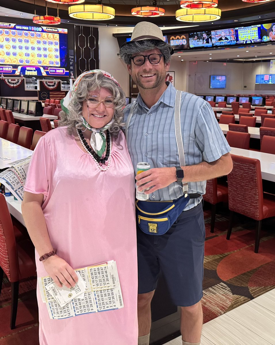 LVM1chael's tweet photo. Some Canadian friends having fun at Bingo!!! @vitalvegas @360vegas #palacestation https://t.co/4xpt4lquOM