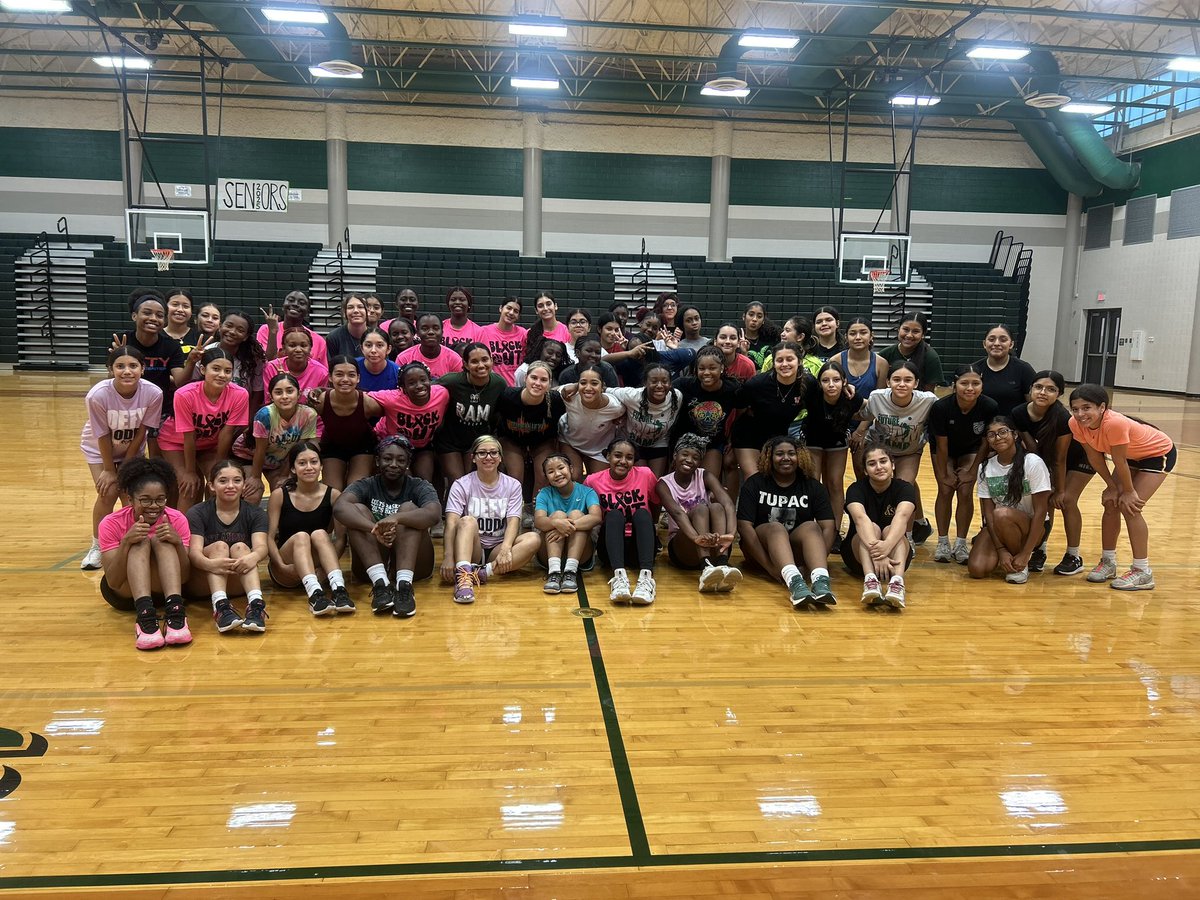 Coach_JonesVB's tweet image. βThe will to succeed matters, but the will to prepare is everything.β β Bobby Knight
Week 2 is in the books, and these girls are grinding with purpose! πͺ
#BuyTheBuilding #CreekMayde #WorkWhileTheyRest