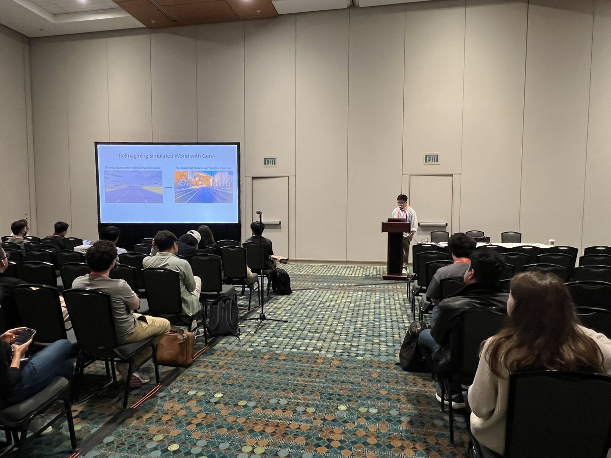 wayne_wu_0503's tweet image. Sicheng @sicheng_mo is presenting now! Davidson A2-A3 #CVPR2025