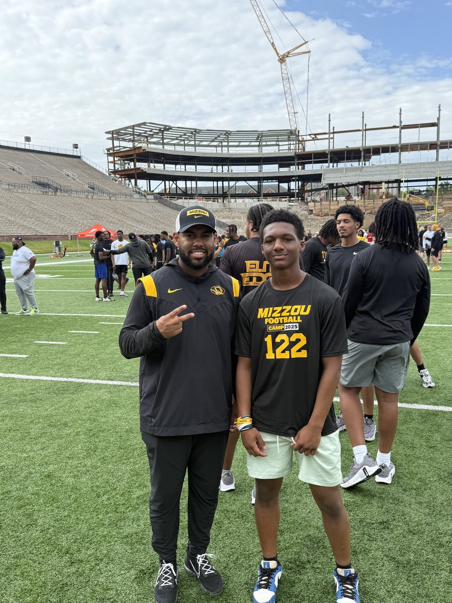 Klmichael16's tweet image. Thanks @MizzouFootball & coaching staff for a great camp experience at the Elite camp on 06/05/25. Thanks for the opportunity to learn, compete and grow.
@NastyWideOuts @Primetime_IX @Sabres_Football @StevieWilliams4 #campseason
