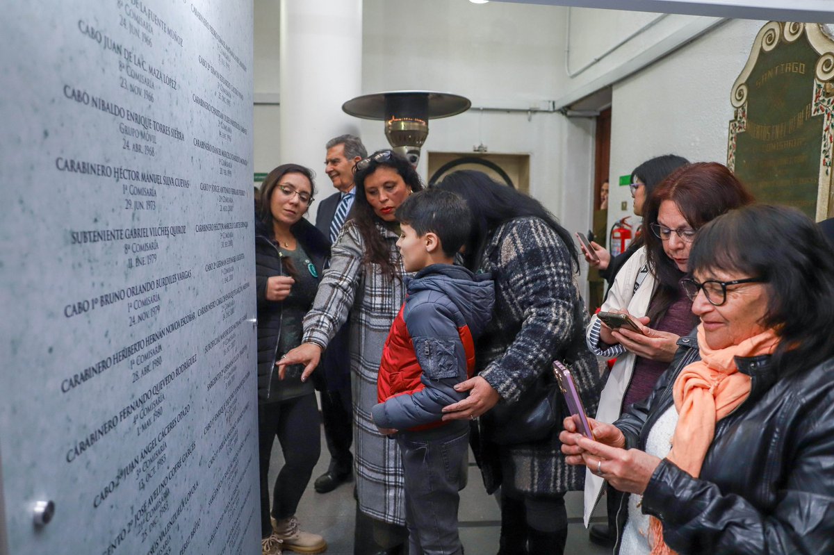 Mario Desbordes Jiménez (@desbordes) on Twitter photo Hoy, en el Día del Mártir de <a href="/Carabdechile/">Carabineros de Chile</a>, concurrí a la Prefectura Santiago Central para acompañar la inauguración del memorial en homenaje a los mártires de esta unidad.
Este espacio honra a carabineros que dieron su vida por proteger la seguridad y los sueños de millones de Hoy, en el Día del Mártir de <a href="/Carabdechile/">Carabineros de Chile</a>, concurrí a la Prefectura Santiago Central para acompañar la inauguración del memorial en homenaje a los mártires de esta unidad.
Este espacio honra a carabineros que dieron su vida por proteger la seguridad y los sueños de millones de