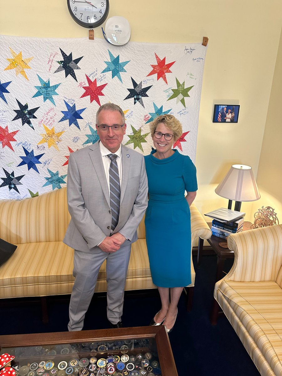 PennStateGov's tweet image. Senior VP for @PSUResearch Andrew Read was on Capitol Hill urging members of the PA Congressional Delegation, including Co-Chair of the Women in STEM Caucus and HASC Committee member @RepHoulahan, pictured, to support federal investment in scientific research.