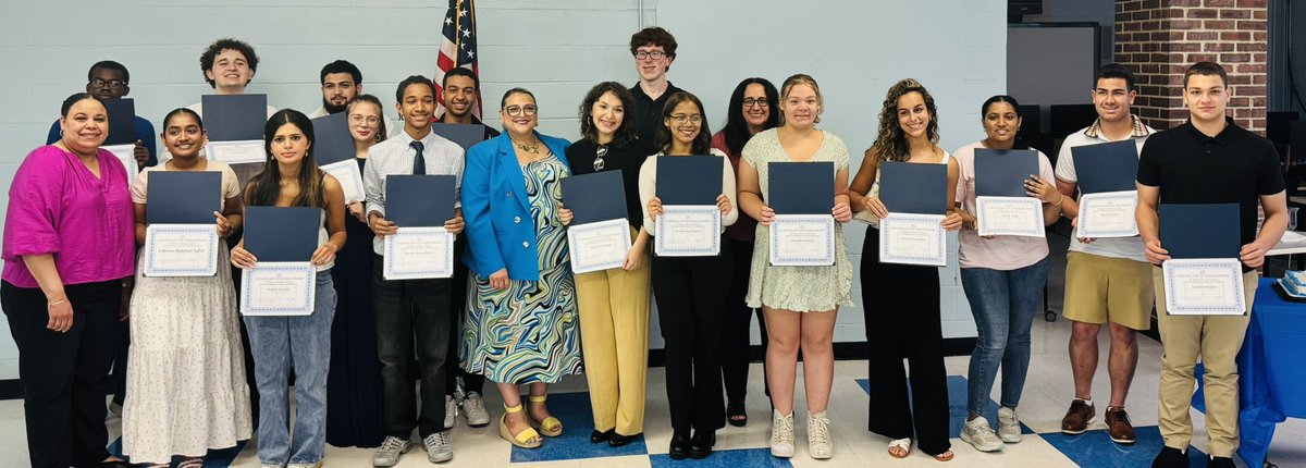 Yonkers Federation Of Teachers (@yft860) on Twitter photo Congratulations to our 2025 YFT Scholarship recipients. We are proud of you! <a href="/RosadoCiriello/">Samantha Rosado-Ciriello</a> <a href="/nysut/">NYSUT</a> <a href="/AFTunion/">AFT</a> <a href="/YonkersSchools/">Yonkers Public Schools</a> <a href="/AnibalSolerJr/">Anรญbal Soler, Jr.</a> <a href="/YonkersCPTA/">YCPTA</a> Congratulations to our 2025 YFT Scholarship recipients. We are proud of you! <a href="/RosadoCiriello/">Samantha Rosado-Ciriello</a> <a href="/nysut/">NYSUT</a> <a href="/AFTunion/">AFT</a> <a href="/YonkersSchools/">Yonkers Public Schools</a> <a href="/AnibalSolerJr/">Anรญbal Soler, Jr.</a> <a href="/YonkersCPTA/">YCPTA</a>