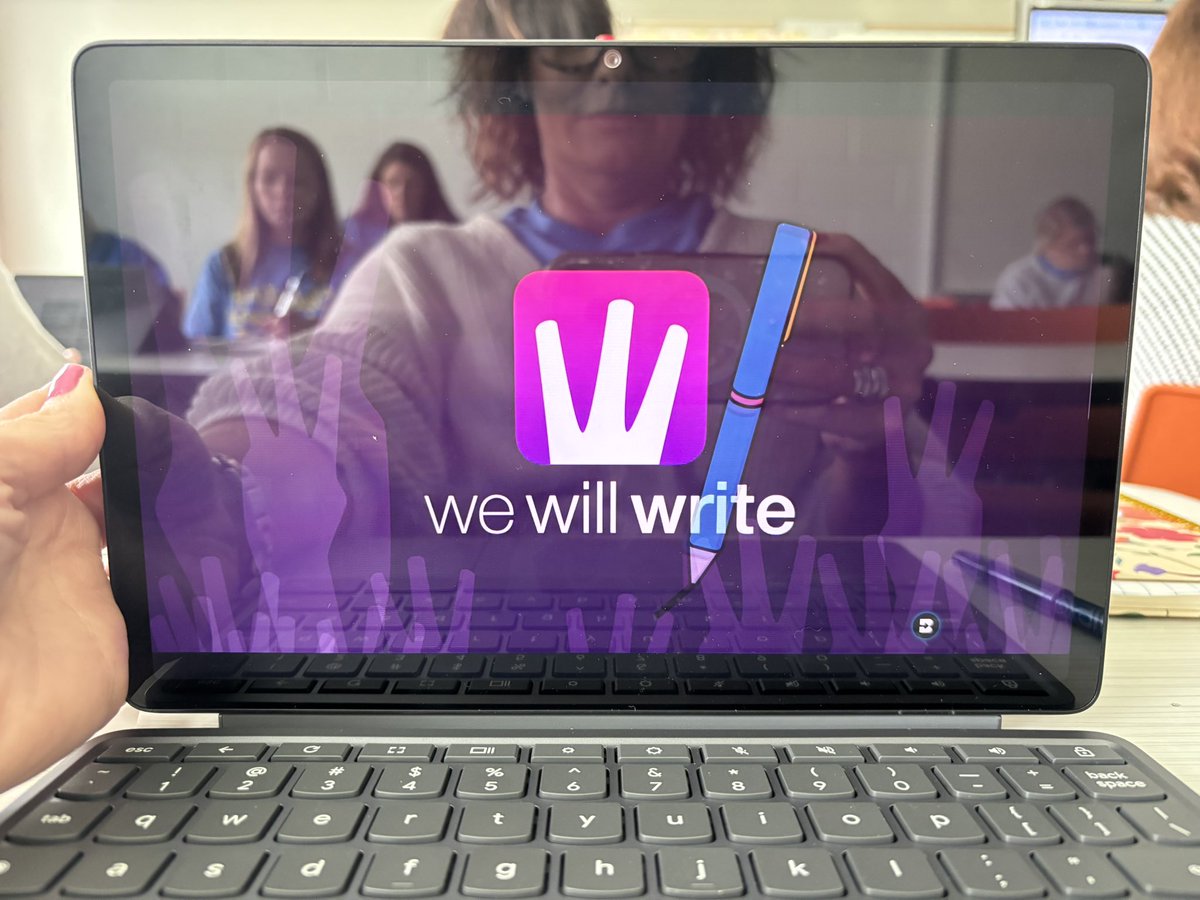 Amy Russell tweet media