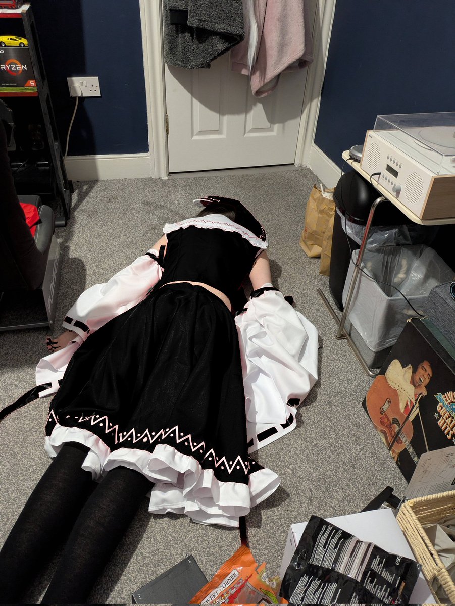 <a href="/LunaPCB/">Luna</a> its clearly not grey, but since u wanna be mean &gt;:(

bye bye colors.