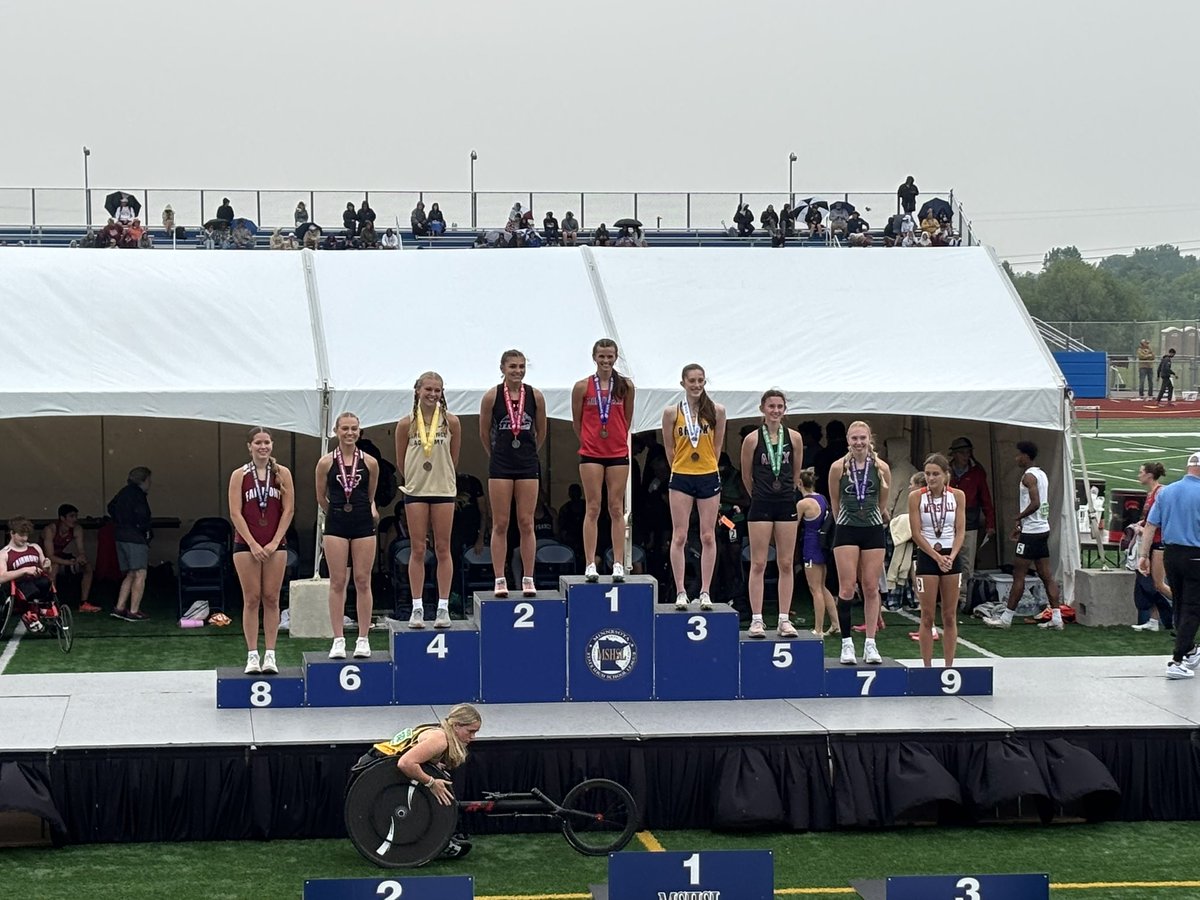Congrats to Paige Gillingham for placing 6th at state in the shot put 🙌🏻.  Congrats also to Payton Boeck for placing 9th in the 400m!