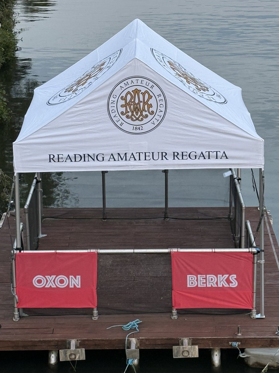 Lots of crews wonder which side is Oxford and which side is Berkshire. Easy way to remember is that Reading Rowing Club is on the Berkshire bank. Don’t worry, if you forget it is written on the start raft. You just have to remember which side of the draw you are on!