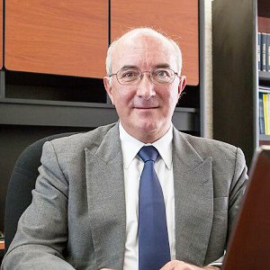 Detienen a sacerdote de los Legionarios de Cristo por presunto abuso sexual de menores

Antonio Cabrera, exdirector de la Facultad de Bioética de <a href="/RedAnahuac/">Red Anáhuac</a>, fue detenido en el <a href="/AICM_mx/">Aeropuerto Internacional Benito Juárez CDMX</a>, entregado a la <a href="/FiscaliaEdomex/">Fiscalía Edoméx</a> y permanecerá recluido en el penal de Barrientos.