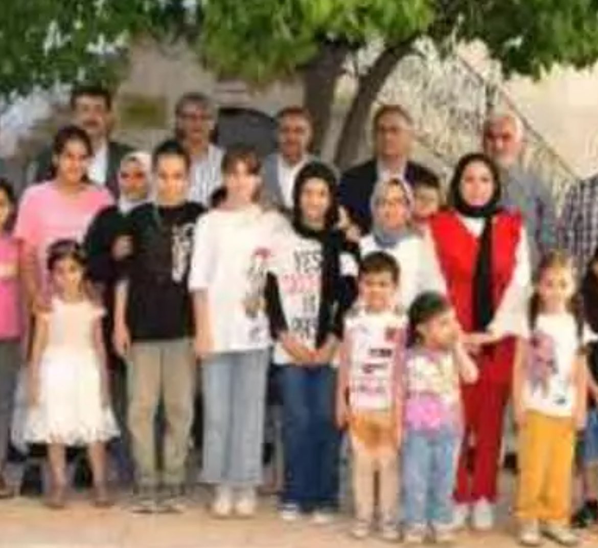 Zihinsel engellilerin dertleriyle dertlenen bizler.İdarecilerimizi görevleriyle tahlil ederek; vatandaşi T.C.yetine ve dolaysiyle hükümete olan bağlılıklarını özgüvenle bağlı kılarlar.Bu özelikleri gerçekleştiren <a href="/hasansildak/">Hasan ŞILDAK</a> Valimizi kucaklarız <a href="/RTErdogan/">Recep Tayyip Erdoğan</a> <a href="/AliYerlikaya/">Ali Yerlikaya</a> sağolun.