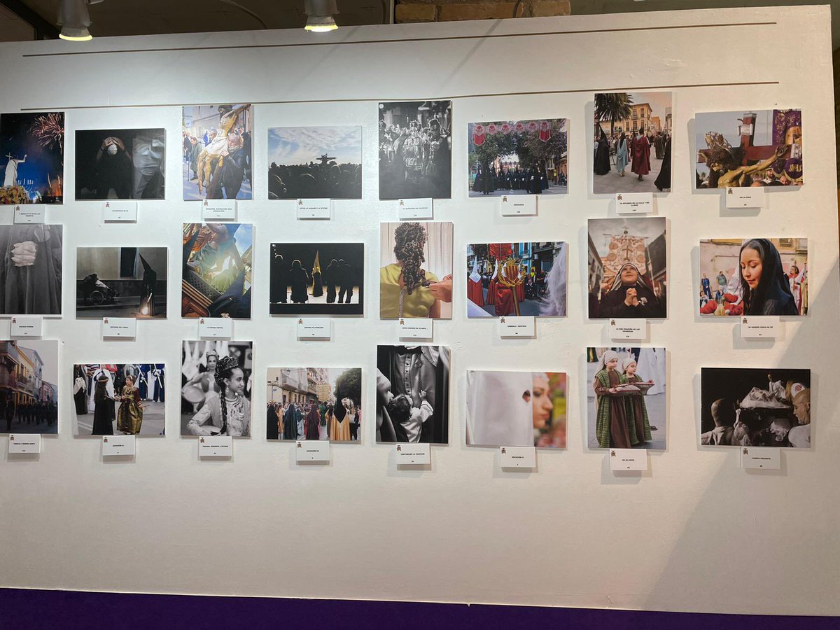 Esta tarde se ha hecho entrega de diplomas a los ganadores de los microrrelatos y fotografía digital que recrean momentos de la Semana Santa Marinera de Valencia.

A continuación, hemos visitado la exposición junto a los ganadores. Talento y pasión unidos.