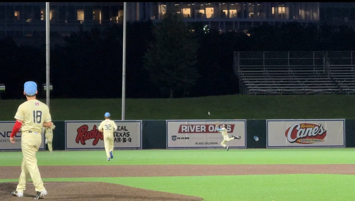Dustin McComas (@dustinlmccomas) on Twitter photo βοΈ <a href="/HPBArecruiting/">HPBA Recruiting</a> OPENING WEEKEND SCOUT NOTES (Position players)
π 2026, 2027 and 2028 standouts, notes, highlights, scouting and so much more.
π Over 4,000 words of coverage that mentions each <a href="/HPBA_official/">Hunter Pence Baseball Academy</a> team.
π READ: fivetool.org/news/hpba-openβ¦ βοΈ <a href="/HPBArecruiting/">HPBA Recruiting</a> OPENING WEEKEND SCOUT NOTES (Position players)
π 2026, 2027 and 2028 standouts, notes, highlights, scouting and so much more.
π Over 4,000 words of coverage that mentions each <a href="/HPBA_official/">Hunter Pence Baseball Academy</a> team.
π READ: fivetool.org/news/hpba-openβ¦