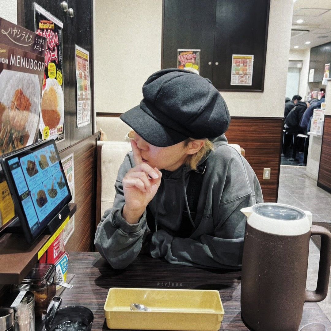 Hoje é dia dos namorados, e fico feliz de poder comemorar ao seu lado meu amor. Sabia que você é especial e importante para mim, deixa meus dias mais felizes e iluminados, tudo que eu faço ao seu lado se torna especial, de momentos simples até aos mais loucos. Te amo amor 💋💗