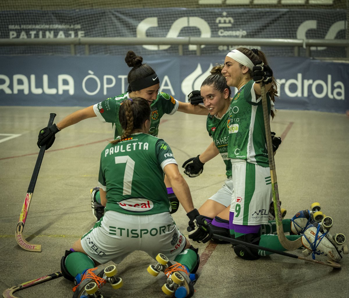 RFEPatinaje (@fedpatinaje) on Twitter photo <a href="/gijonhc/">Telecable Hockey Club</a> <a href="/cerdanyolach/">Cerdanyola Club d’Hoquei</a> <a href="/esport3/">Esport3</a> <a href="/rtveplay/">RTVE Play</a> <a href="/deportegob/">CSD</a> <a href="/ALEXANDRAALBAS/">Mujer y patinaje Alexandra Alba</a> ¡LAS ANFITRIONAS SE METEN EN SEMIFINALES DE LA COPA DE LA REINA IBERDROLA! 🚀
🏑 <a href="/gijonhc/">Telecable Hockey Club</a> 1-3 <a href="/cerdanyolach/">Cerdanyola Club d’Hoquei</a>
¡El Cerdanyola CH supera al actual campeón de la OK Liga <a href="/iberdrola/">Iberdrola</a> y vuelve a una semi copera después de 4 años! 🙌
#CopaOKIberdrola #HockeyPatines <a href="/gijonhc/">Telecable Hockey Club</a> <a href="/cerdanyolach/">Cerdanyola Club d’Hoquei</a> <a href="/esport3/">Esport3</a> <a href="/rtveplay/">RTVE Play</a> <a href="/deportegob/">CSD</a> <a href="/ALEXANDRAALBAS/">Mujer y patinaje Alexandra Alba</a> ¡LAS ANFITRIONAS SE METEN EN SEMIFINALES DE LA COPA DE LA REINA IBERDROLA! 🚀
🏑 <a href="/gijonhc/">Telecable Hockey Club</a> 1-3 <a href="/cerdanyolach/">Cerdanyola Club d’Hoquei</a>
¡El Cerdanyola CH supera al actual campeón de la OK Liga <a href="/iberdrola/">Iberdrola</a> y vuelve a una semi copera después de 4 años! 🙌
#CopaOKIberdrola #HockeyPatines