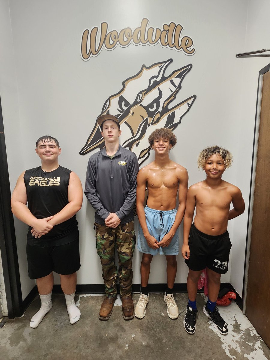 HeathClawson's tweet photo. Congrats to the Week 2 Eagles of the Week for the @TheVilleEagles were these 4 young men displaying #WEmentality all week!! 

2028 OL: Trey Haight
2030 DL: Tyler Cropper
2026 DB: @HaleyQuentyn
2031 QB: Cam Barlow

#TheVilleEagl25 https://t.co/6rmIAvHzwP