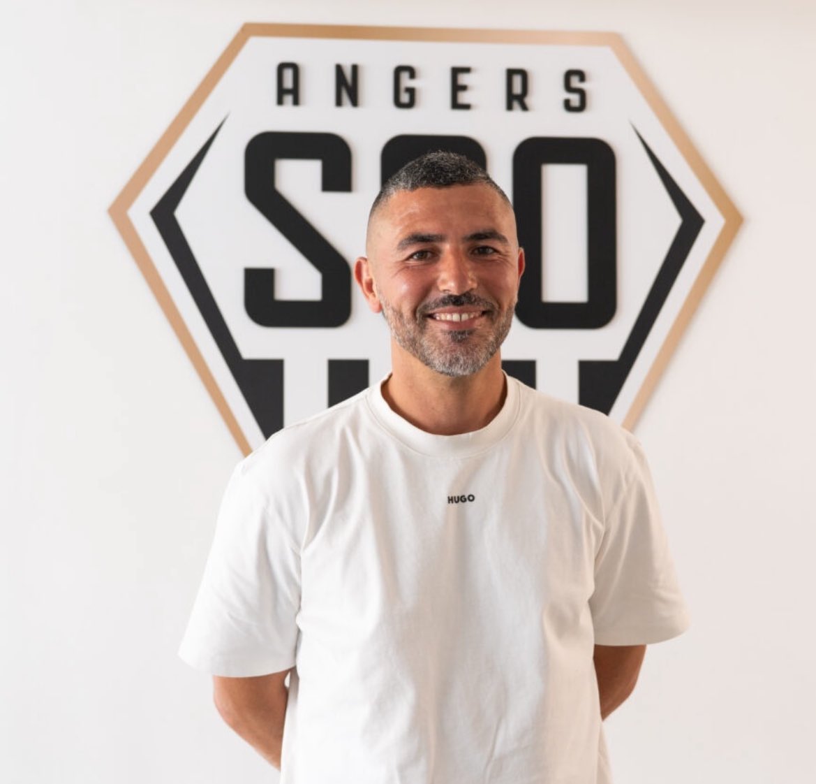 L’Algérien Anthar Yahia devient  le nouveau coach de la réserve du SCO d’Angers . 👏🇩🇿