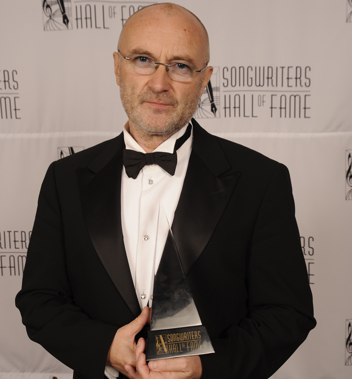 PhilCollinsFeed's tweet photo. In June 2010, Phil Collins was given the Johnny Mercer Award by the Songwriters Hall of Fame.

📷 Gary Gershoff https://t.co/f8brSLOi5Q