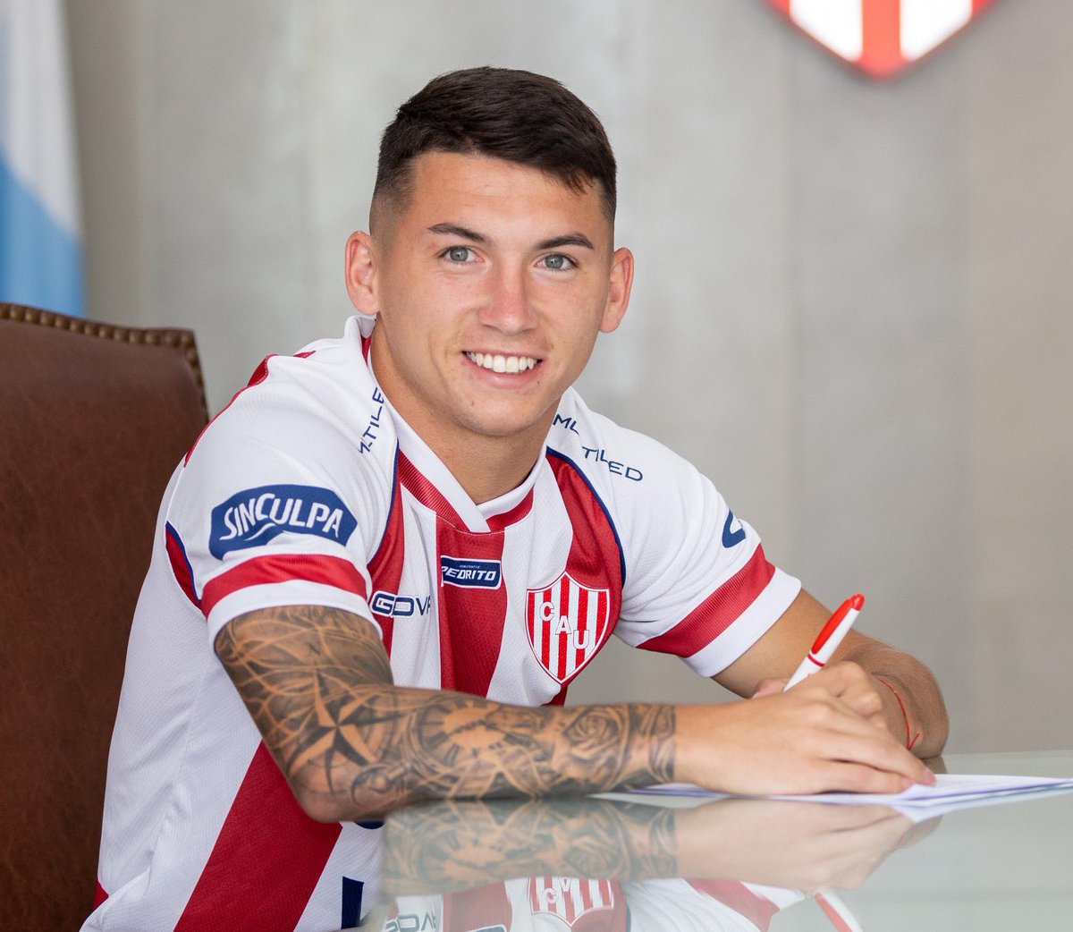 urieliugt's tweet image. 🚨#UdeChile realizó una oferta formal por Mateo del Blanco.

↪️ La misma fue para comprar el 50% del pase. #Unión la consideró insuficiente. Negociaciones en curso.