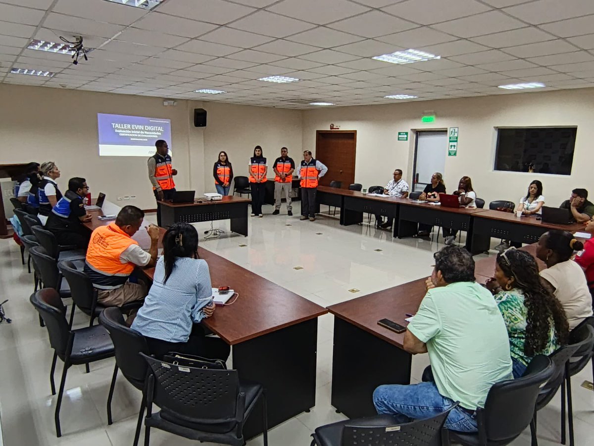 Riesgos_Ec's tweet photo. dirigido a las Unidades de Gestión de Riesgos de los GAD's municipales y provinciales, se contó con la presencia de nuestras autoridades zonales.

#ElNuevoEcuador https://t.co/NlmHczKkiC
