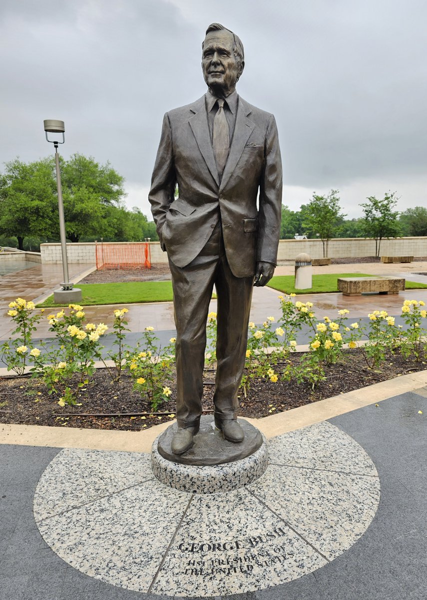 President George H.W. Bush was born today in 1924. See the link for sites visited: #OnThisDay #OTD #GeorgeHWBush #Birthday #History    …itesvisited-presidential.blogspot.com/2024/06/george…