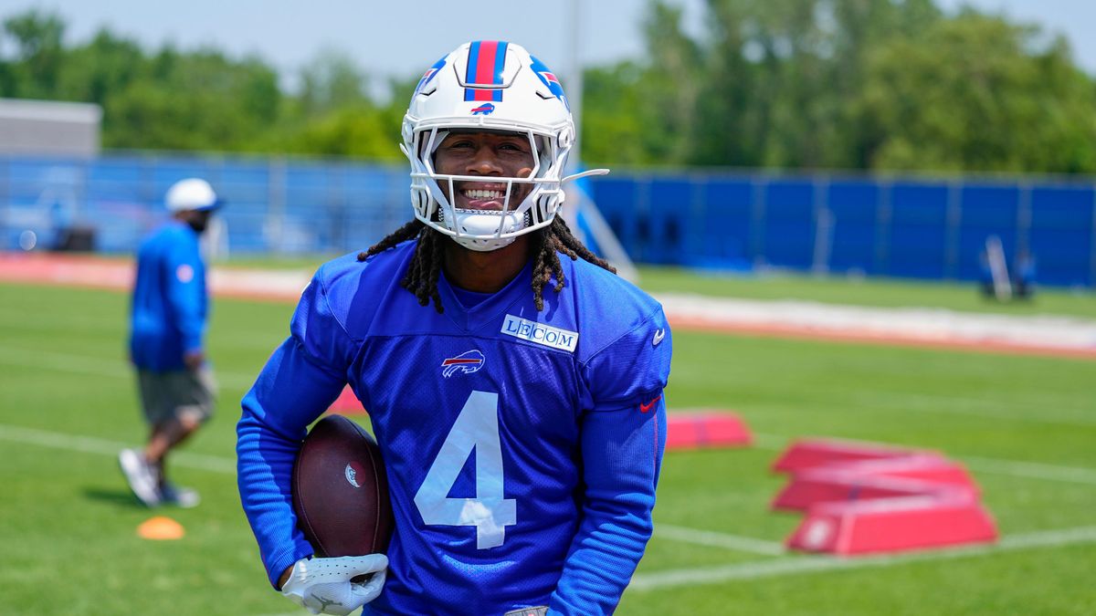 James Cook explains why he attended Bills minicamp despite contract holdout billswire.usatoday.com/story/sports/n…