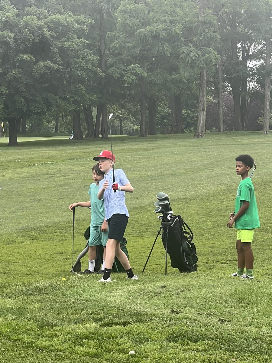 FarmGolf's tweet image. Inaugural OFHS Youth Golf in the books! Huge shoutout to our HS Players who volunteered their time and expertise to our future golfers. #OFPride @OFR5_Activities
