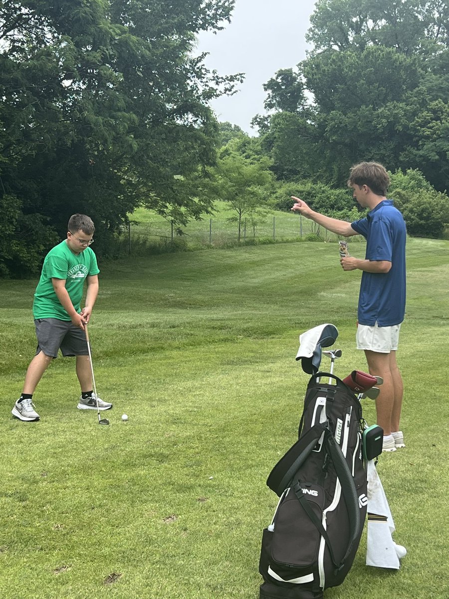 FarmGolf's tweet image. Inaugural OFHS Youth Golf in the books! Huge shoutout to our HS Players who volunteered their time and expertise to our future golfers. #OFPride @OFR5_Activities