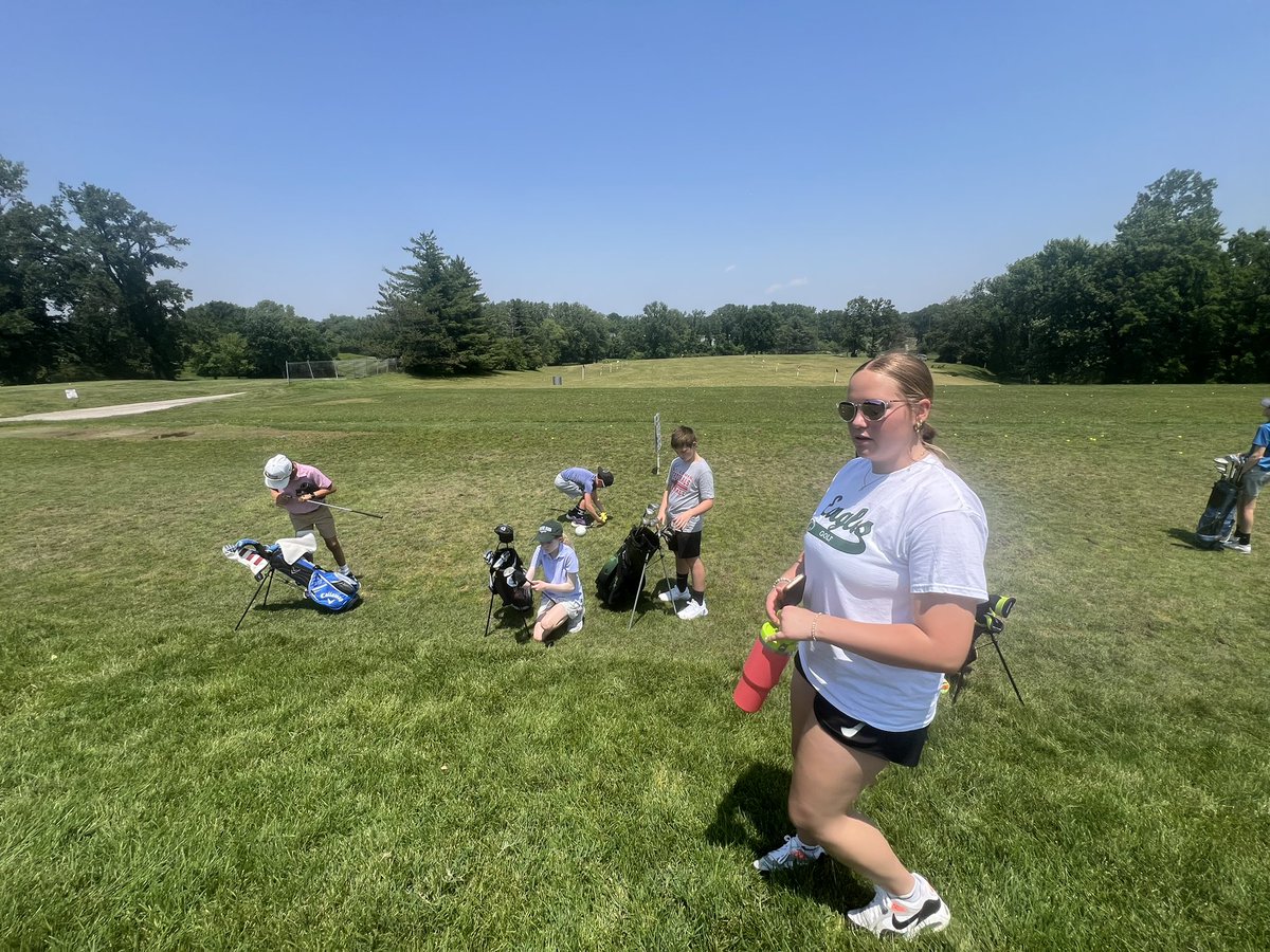 FarmGolf's tweet image. Inaugural OFHS Youth Golf in the books! Huge shoutout to our HS Players who volunteered their time and expertise to our future golfers. #OFPride @OFR5_Activities