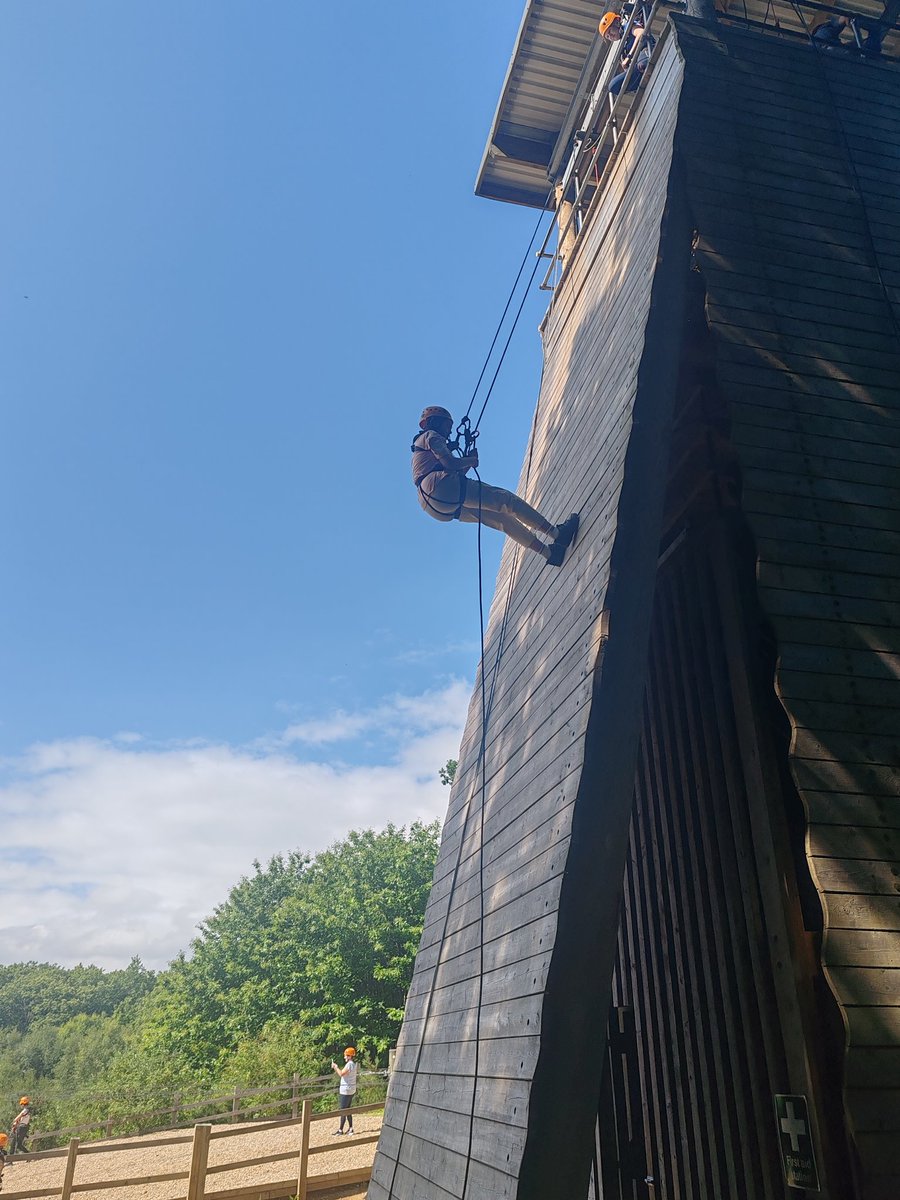 Russell_Primary's tweet photo. Group 2 abseiling https://t.co/UF77bdP2Xv