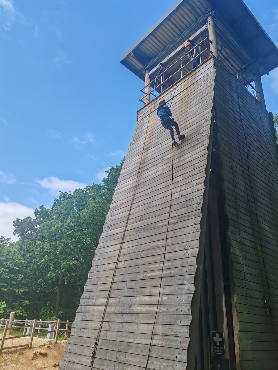 Russell_Primary's tweet photo. Group 2 abseiling https://t.co/UF77bdP2Xv
