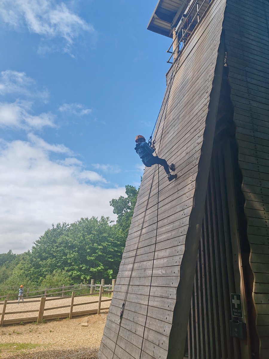 Russell_Primary's tweet photo. Group 2 abseiling https://t.co/UF77bdP2Xv