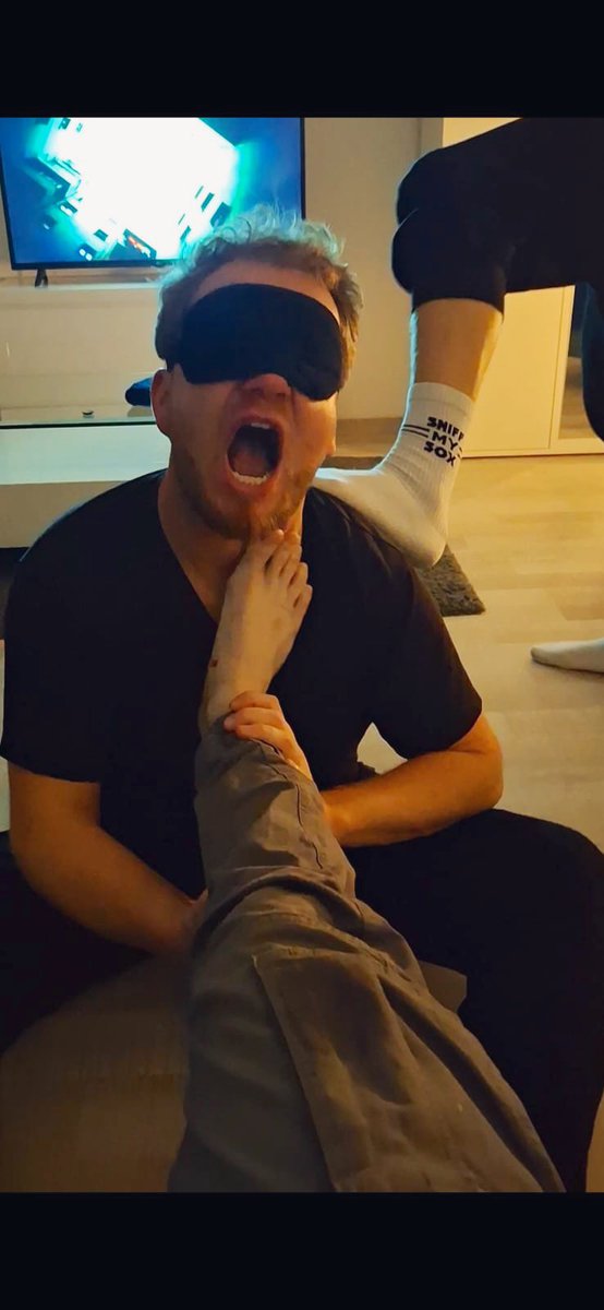 Spread your mouth wide open for your 🇩🇪Alphas, pathetic victim🫵😈💦 <a href="/masterantoDE/">Master Anto</a> 

#cashmaster #findom #paypig #cashslave #humanatm #financialdomination #alphamale #cashgod #walletdrain #feet #malefeet #footslave #paypigswanted #moneyslav