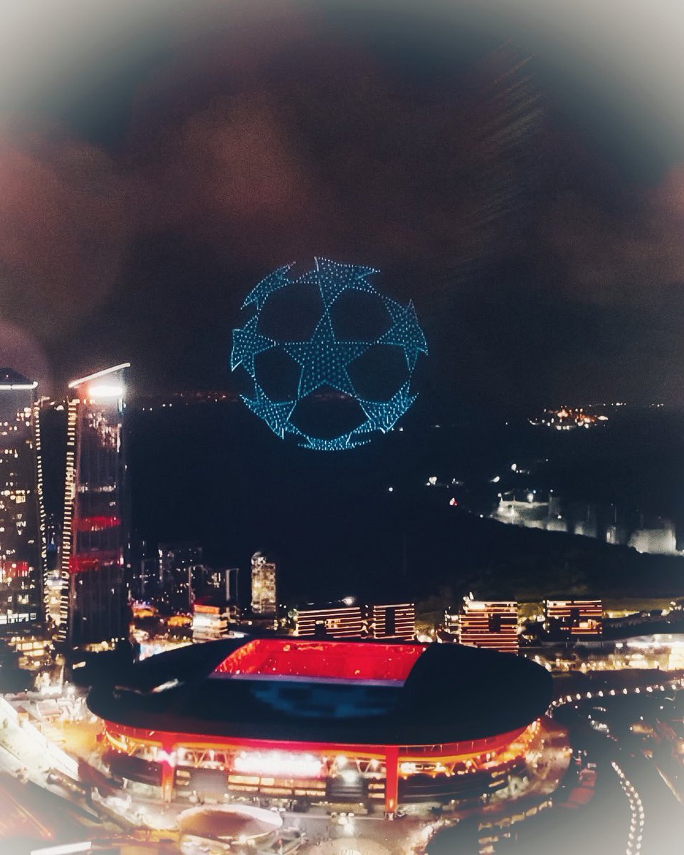 ultrAslan: “1481'den beri kültürün simgesi, 1905'ten beri sporun beşiği ANLI ŞANLI GALATASARAY!”