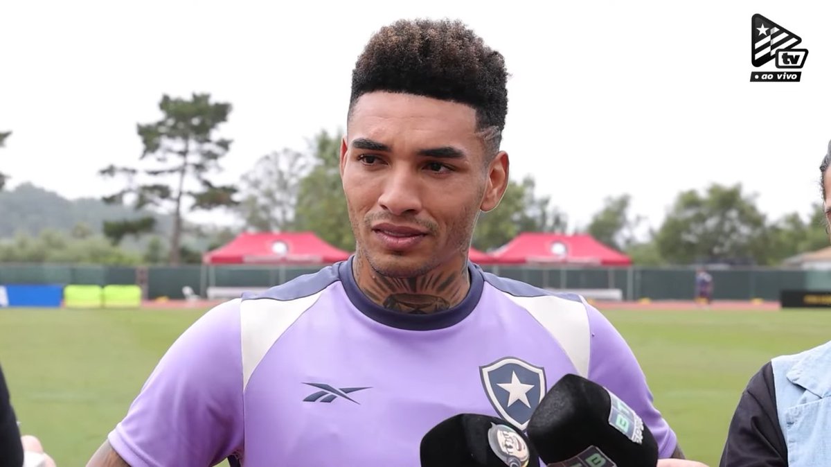 Repórter: "Muitos dos seus colegas falam em realizar sonho. Traduz isso pra gente, o sonho é o que? enfrentar algum clube, jogadores...?"

Igor: "Não, o meu sonho não é enfrentar nenhum clube. Meu sonho é ser campeão do Mundial. Isso é o mais importante para nós, independente de