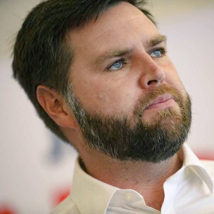 Your next president JD Vance. Give me thumbs up if you agree 👍