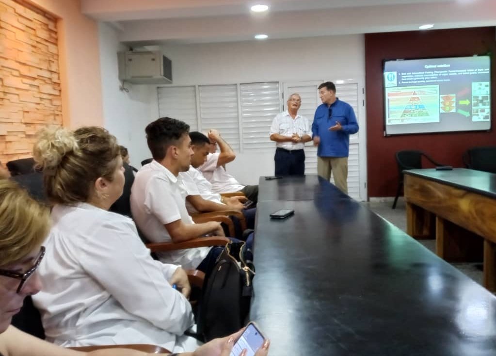 TaniaMCruzHdez's tweet photo. 🏩 El profesor Dr. Oleg Ivanovic Apolihin, del Instituto de Investigación de Urología y Radiología Intervencionista de 🇷🇺, impartió en Universidad de Ciencias Médicas de Matanzas conferencia magistral: Salud sexual y reproductiva masculina. Fortalecemos los lazos de cooperación. https://t.co/XB7qsjJR90