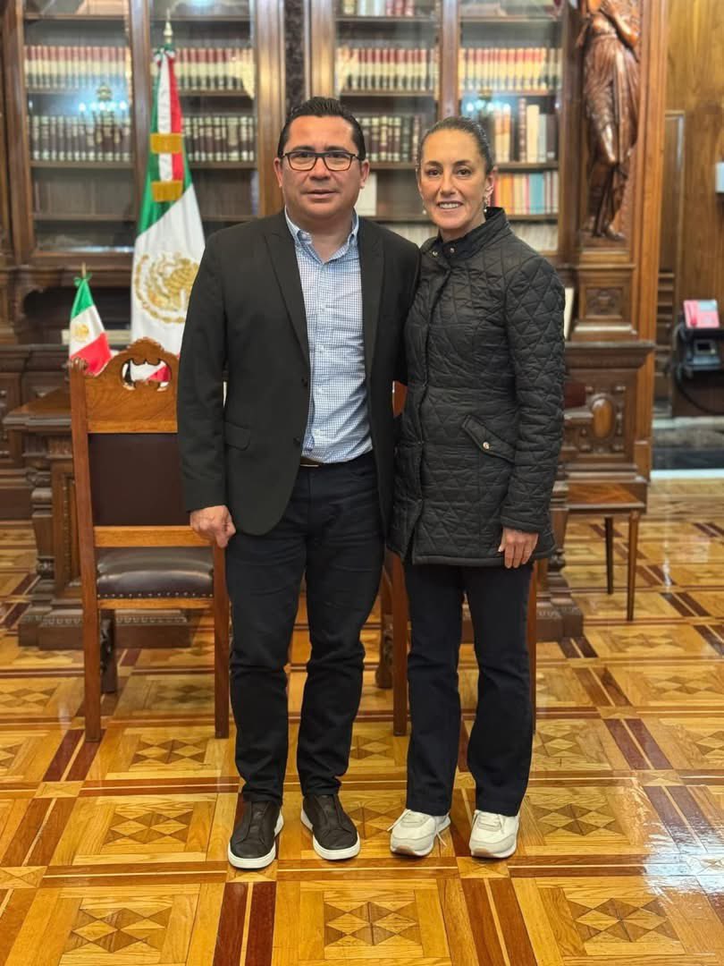José Díaz (@jjdiazmachuca) on Twitter photo 𝐃𝐞𝐭𝐢𝐞𝐧𝐞𝐧 𝐚 𝐇𝐢𝐫𝐚𝐦 𝐋𝐥𝐞𝐫𝐠𝐨, 𝐞𝐱𝐜𝐚𝐧𝐝𝐢𝐝𝐚𝐭𝐨 𝐚 𝐥𝐚 𝐚𝐥𝐜𝐚𝐥𝐝í𝐚 𝐝𝐞 𝐓𝐞𝐚𝐩𝐚 𝐲 𝐚𝐜𝐭𝐮𝐚𝐥 𝐜𝐨𝐨𝐫𝐝𝐢𝐧𝐚𝐝𝐨𝐫 𝐝𝐞 𝐚𝐬𝐞𝐬𝐨𝐫𝐞𝐬 𝐝𝐞𝐥 𝐏𝐓
Pura gente de <a href="/Claudiashein/">Claudia Sheinbaum Pardo</a> y <a href="/adan_augusto/">Adán Augusto López H</a>, además hermano de un funcionario de la Secretaría de 𝐃𝐞𝐭𝐢𝐞𝐧𝐞𝐧 𝐚 𝐇𝐢𝐫𝐚𝐦 𝐋𝐥𝐞𝐫𝐠𝐨, 𝐞𝐱𝐜𝐚𝐧𝐝𝐢𝐝𝐚𝐭𝐨 𝐚 𝐥𝐚 𝐚𝐥𝐜𝐚𝐥𝐝í𝐚 𝐝𝐞 𝐓𝐞𝐚𝐩𝐚 𝐲 𝐚𝐜𝐭𝐮𝐚𝐥 𝐜𝐨𝐨𝐫𝐝𝐢𝐧𝐚𝐝𝐨𝐫 𝐝𝐞 𝐚𝐬𝐞𝐬𝐨𝐫𝐞𝐬 𝐝𝐞𝐥 𝐏𝐓
Pura gente de <a href="/Claudiashein/">Claudia Sheinbaum Pardo</a> y <a href="/adan_augusto/">Adán Augusto López H</a>, además hermano de un funcionario de la Secretaría de