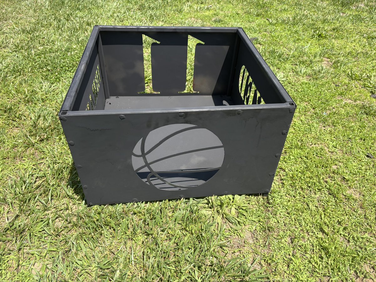 lesliebrophy's tweet image. Students are firing up their creativity—literally! 🔥 Our tech class is putting their custom-designed fire pits to good use. Nothing better than hands-on learning that sparks real-world skills (and maybe some marshmallows too)! @dmurph88 @tmccarthy5210 @JWieckhorst94