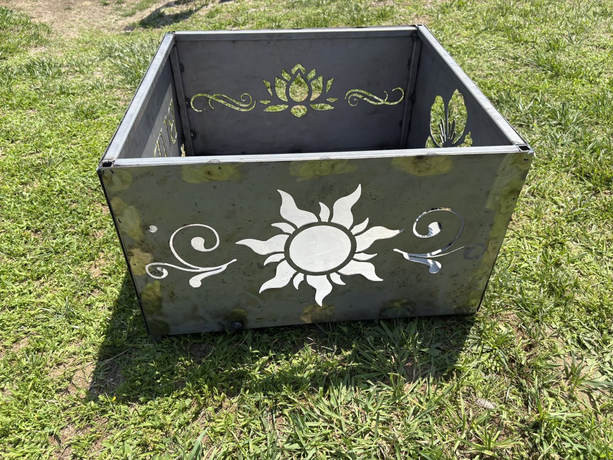 lesliebrophy's tweet image. Students are firing up their creativity—literally! 🔥 Our tech class is putting their custom-designed fire pits to good use. Nothing better than hands-on learning that sparks real-world skills (and maybe some marshmallows too)! @dmurph88 @tmccarthy5210 @JWieckhorst94
